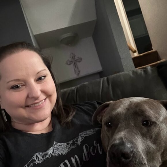 Meet your Posher, Adrianne! - Picture 2 of 16